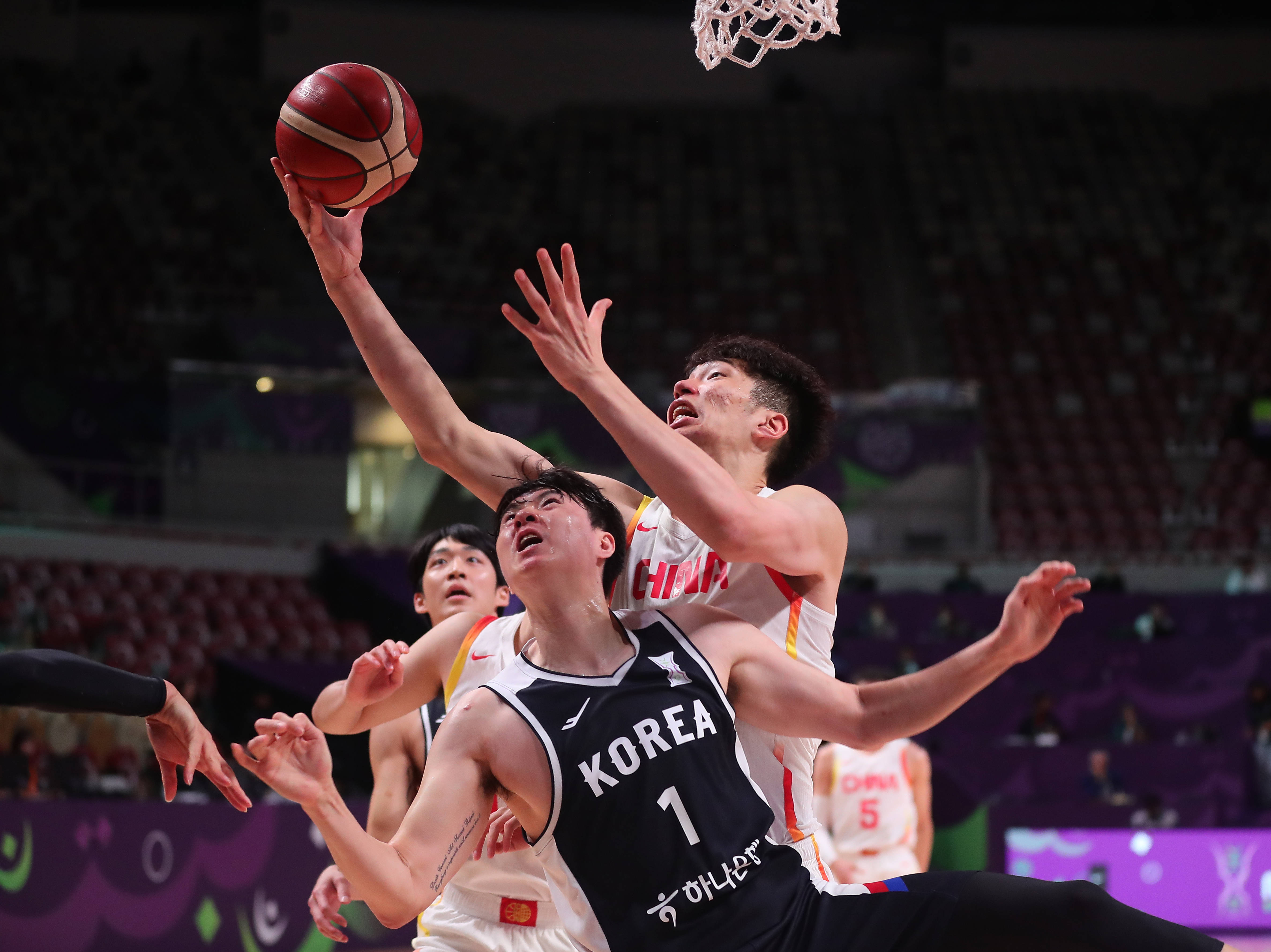 篮球比赛直播免费观看高清_(篮球比赛直播2020年)