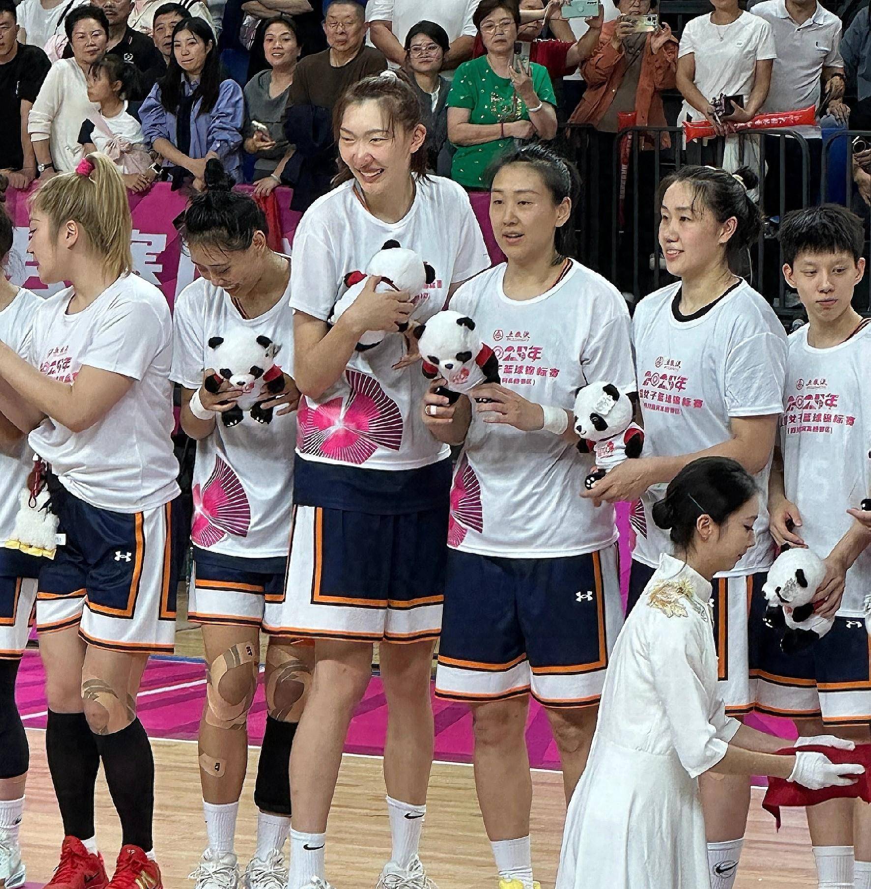 江苏女篮和四川女篮比赛_(江苏女篮和四川女篮比赛哪只球队瘦了)