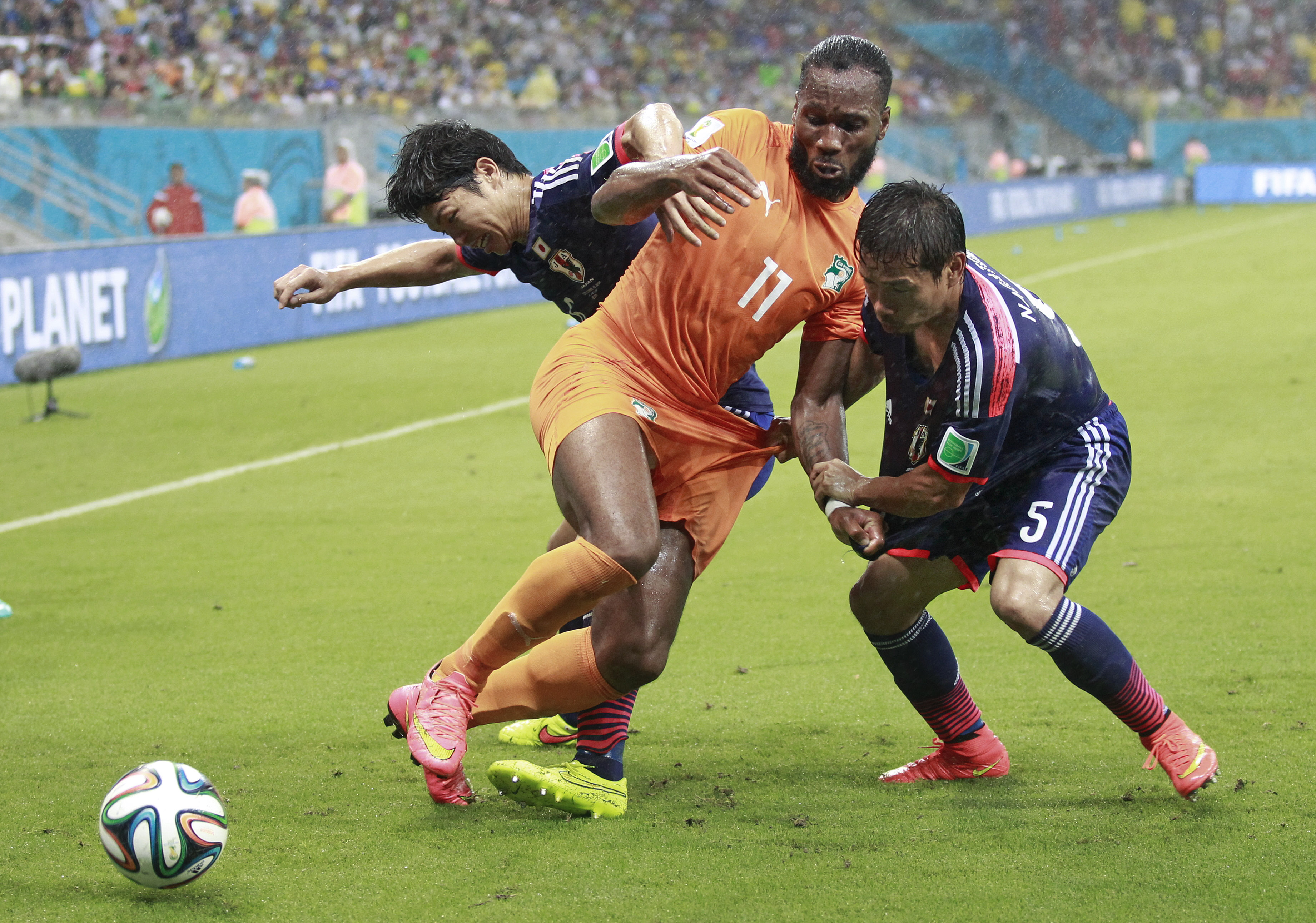 足球视频回放_(足球视频回放需要边裁参与么?) 足球视频回放_(足球视频回放需要边裁参与么?)