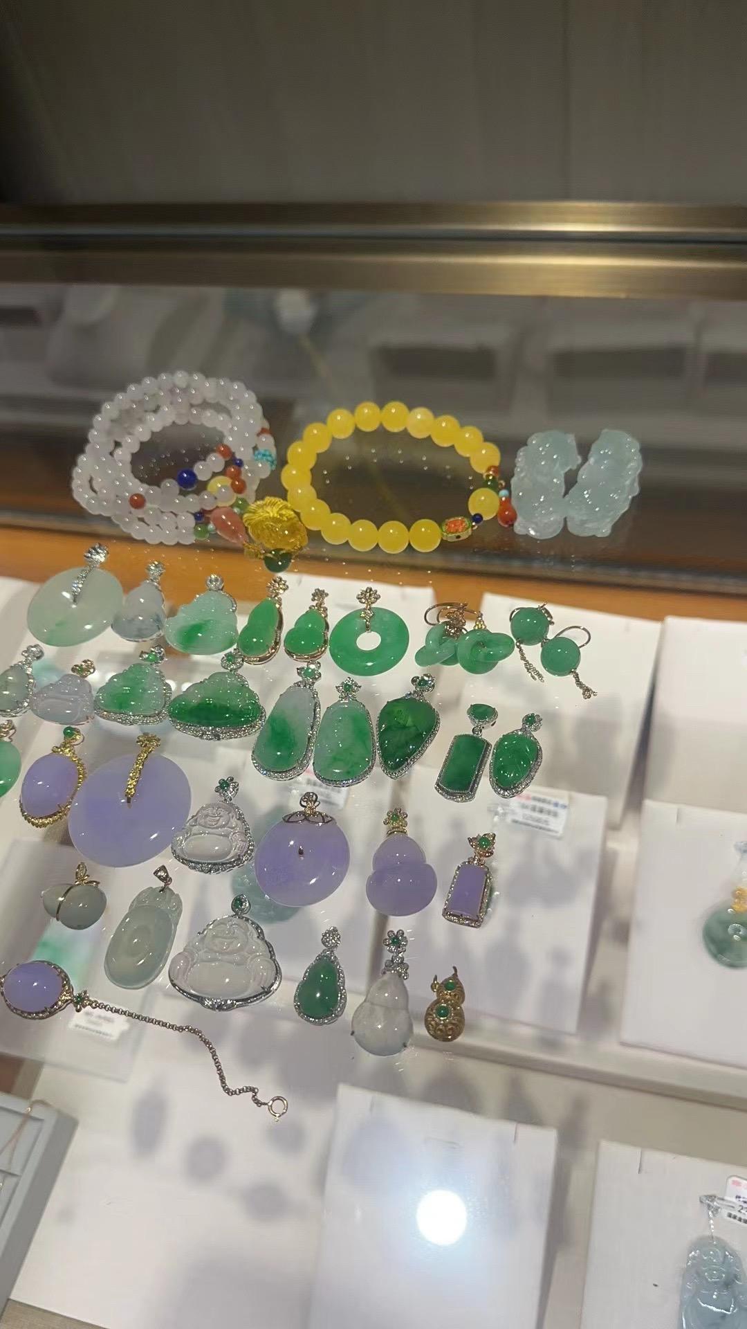 百度直播卖翡翠_(百度直播卖翡翠需要什么手续)