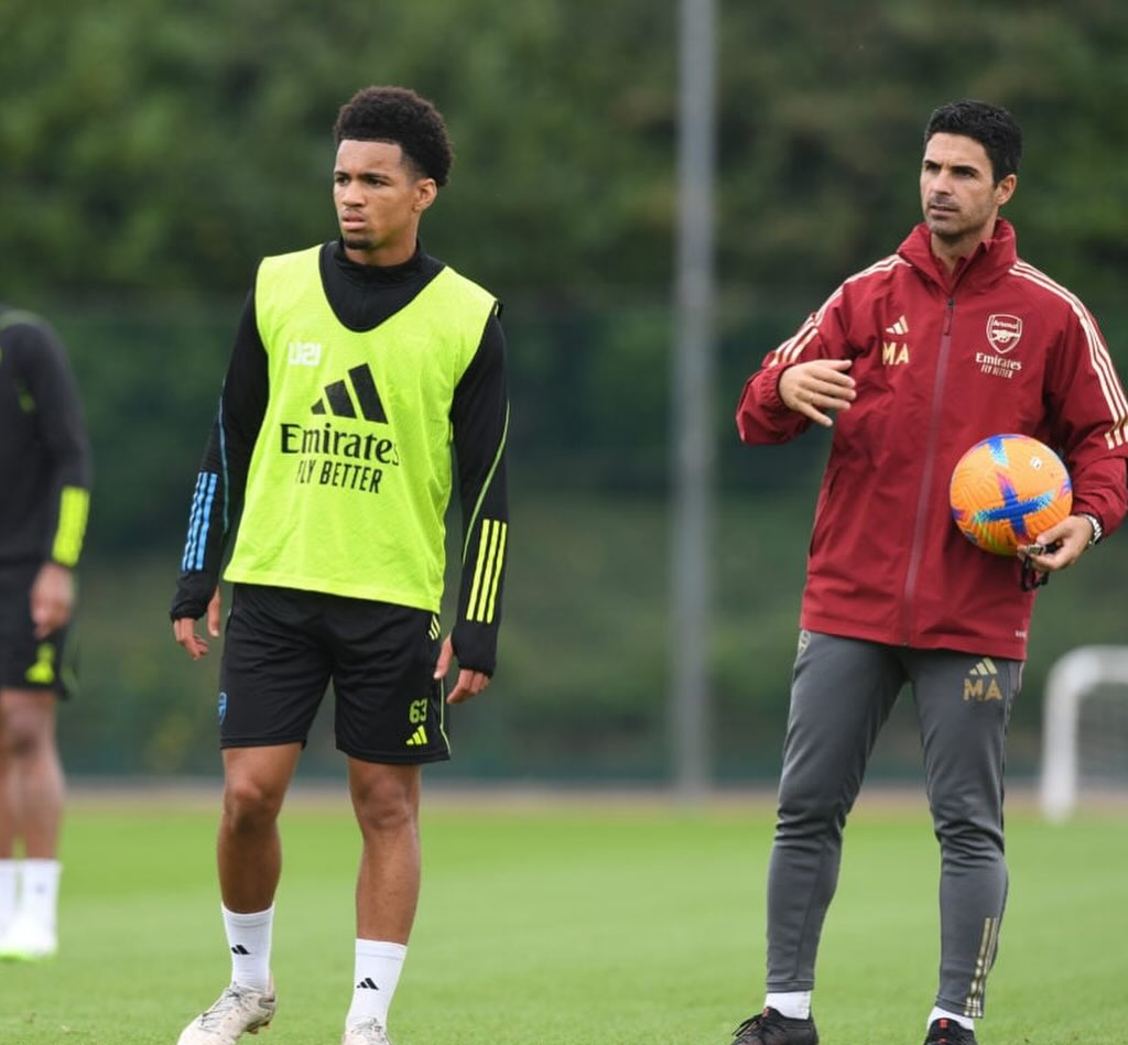 关于阿森纳准备对阿贾克斯后卫哈托采取行动球队将竞争球员的信息 关于阿森纳准备对阿贾克斯后卫哈托采取行动球队将竞争球员的信息