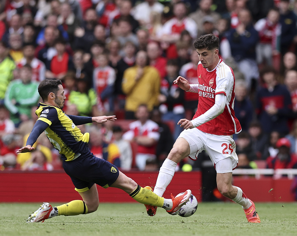 关于阿森纳准备对阿贾克斯后卫哈托采取行动球队将竞争球员的信息 关于阿森纳准备对阿贾克斯后卫哈托采取行动球队将竞争球员的信息