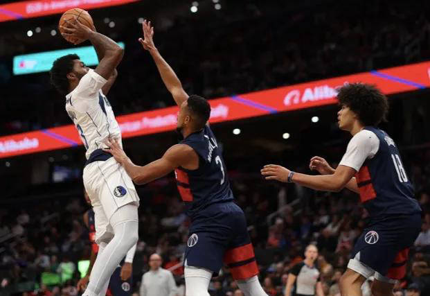 NBA常规赛独行侠客场111-105力克奇才终结4连败马绍尔替补贡献30+8的简单介绍 NBA常规赛独行侠客场111-105力克奇才终结4连败马绍尔替补贡献30+8的简单介绍