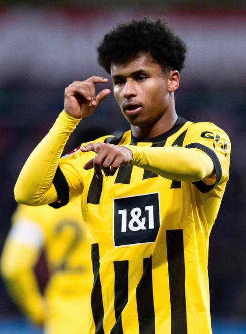 曼联关注阿德耶米球员还没有与多特蒙德续约 曼联关注阿德耶米球员还没有与多特蒙德续约