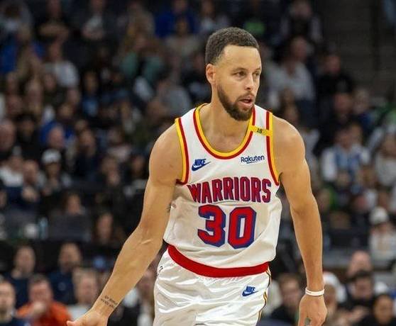 库里35岁后第7次轰下45+超越詹姆斯独享历史第一的简单介绍 库里35岁后第7次轰下45+超越詹姆斯独享历史第一的简单介绍