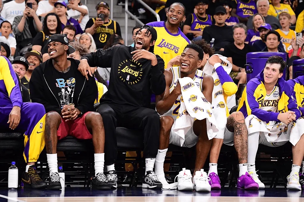 关于NBA杯湖人客场118-104轻取鹈鹕里夫斯31分东契奇24+7+12的信息