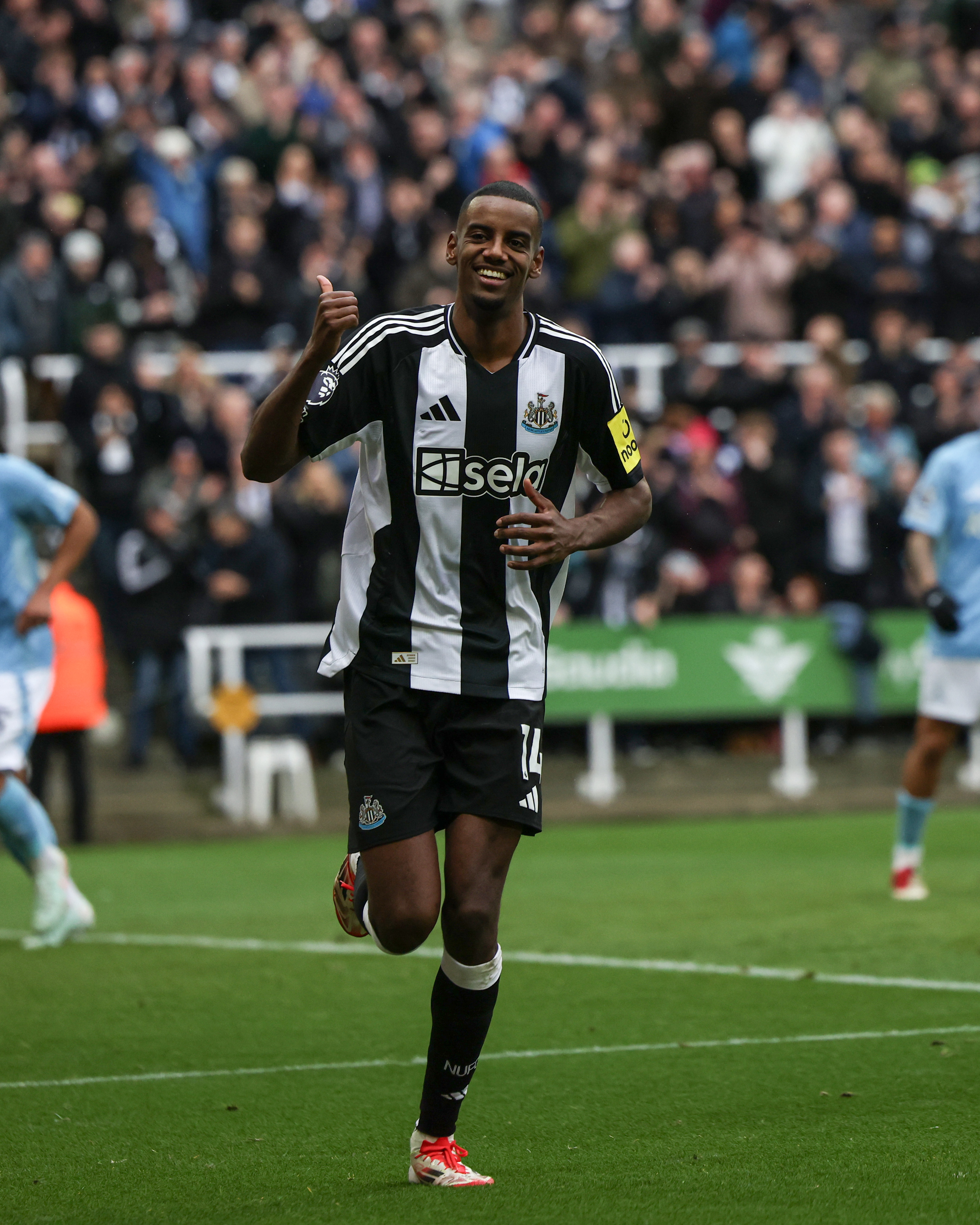 曝纽卡希望留下伊萨克球员要求涨薪 曝纽卡希望留下伊萨克球员要求涨薪