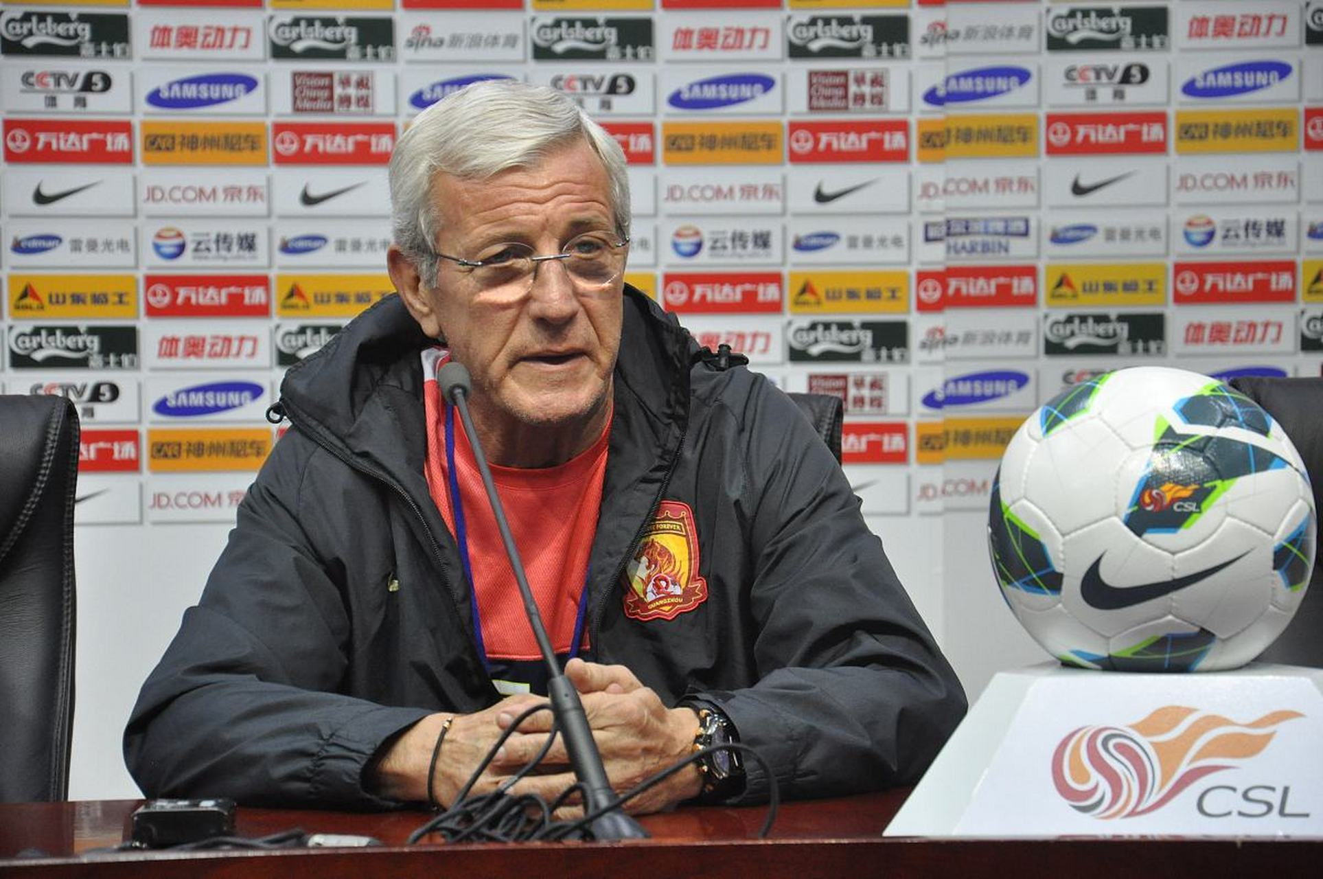 记者:王刚与发生冲突的球迷和解张玉宁已致歉的简单介绍 记者:王刚与发生冲突的球迷和解张玉宁已致歉的简单介绍