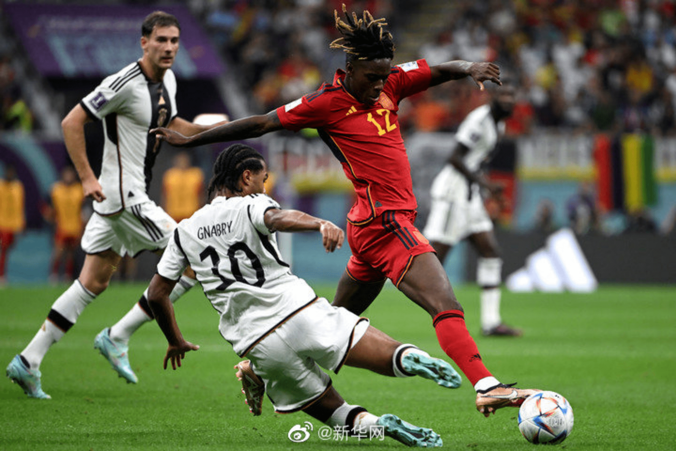 威廉姆斯兄弟透露转会压力尼科的车窗遭极端球迷砸毁的简单介绍