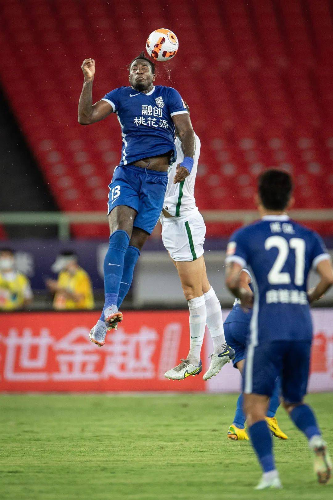 维阿在接受马赛体检维阿将以租借形式加盟马赛的简单介绍 维阿在接受马赛体检维阿将以租借形式加盟马赛的简单介绍