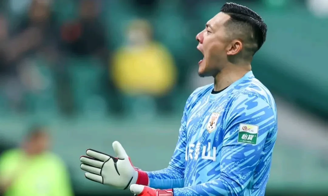 媒体：胡荷韬确定无缘出战泰山国家队期间受伤的简单介绍