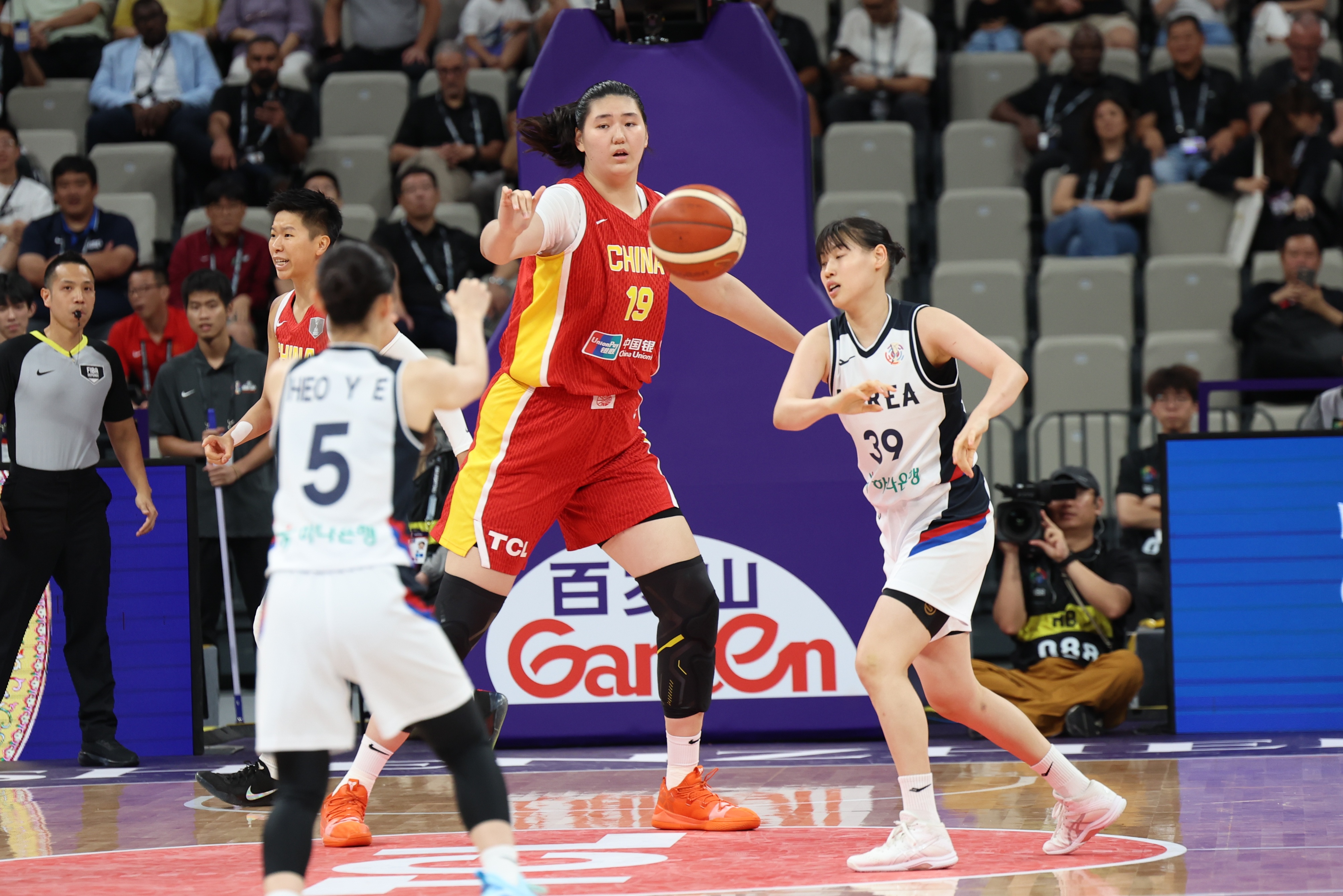 俄女超:SBSK萨马拉女篮VS内夫特亚尼克女篮的简单介绍