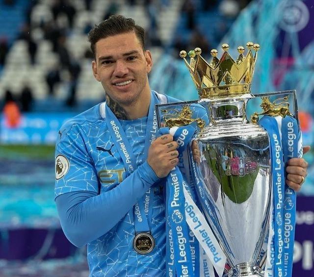 关于曝巴西中场埃德森或转会曼城曼城报价7000万欧的信息