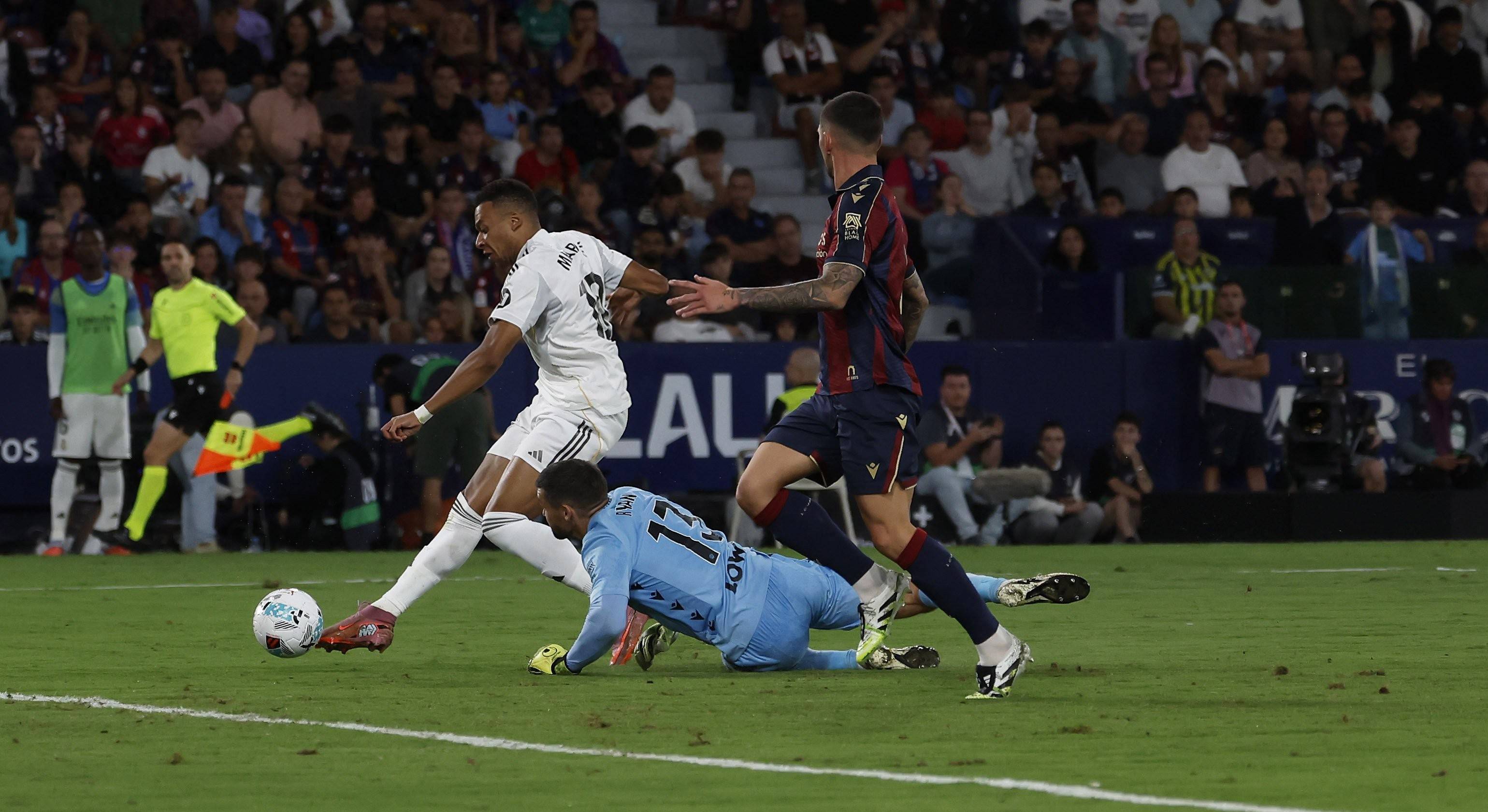 曝姆巴佩等球员本周回归皇马阿隆索开始皇马首选的简单介绍