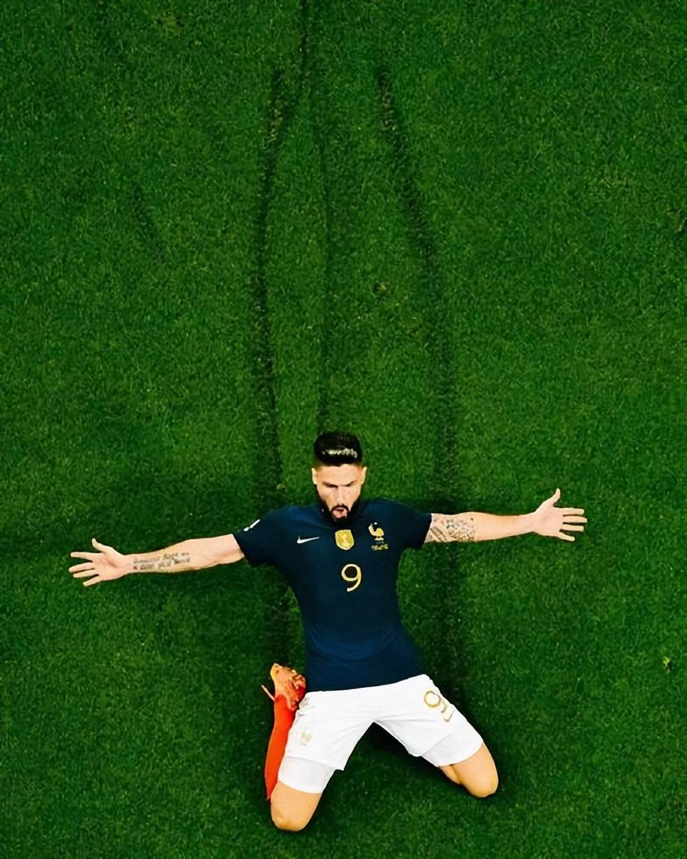 巴黎有意巴萨18岁中场胡安-埃尔南德斯巴萨与球员续约的事尚未敲定的简单介绍