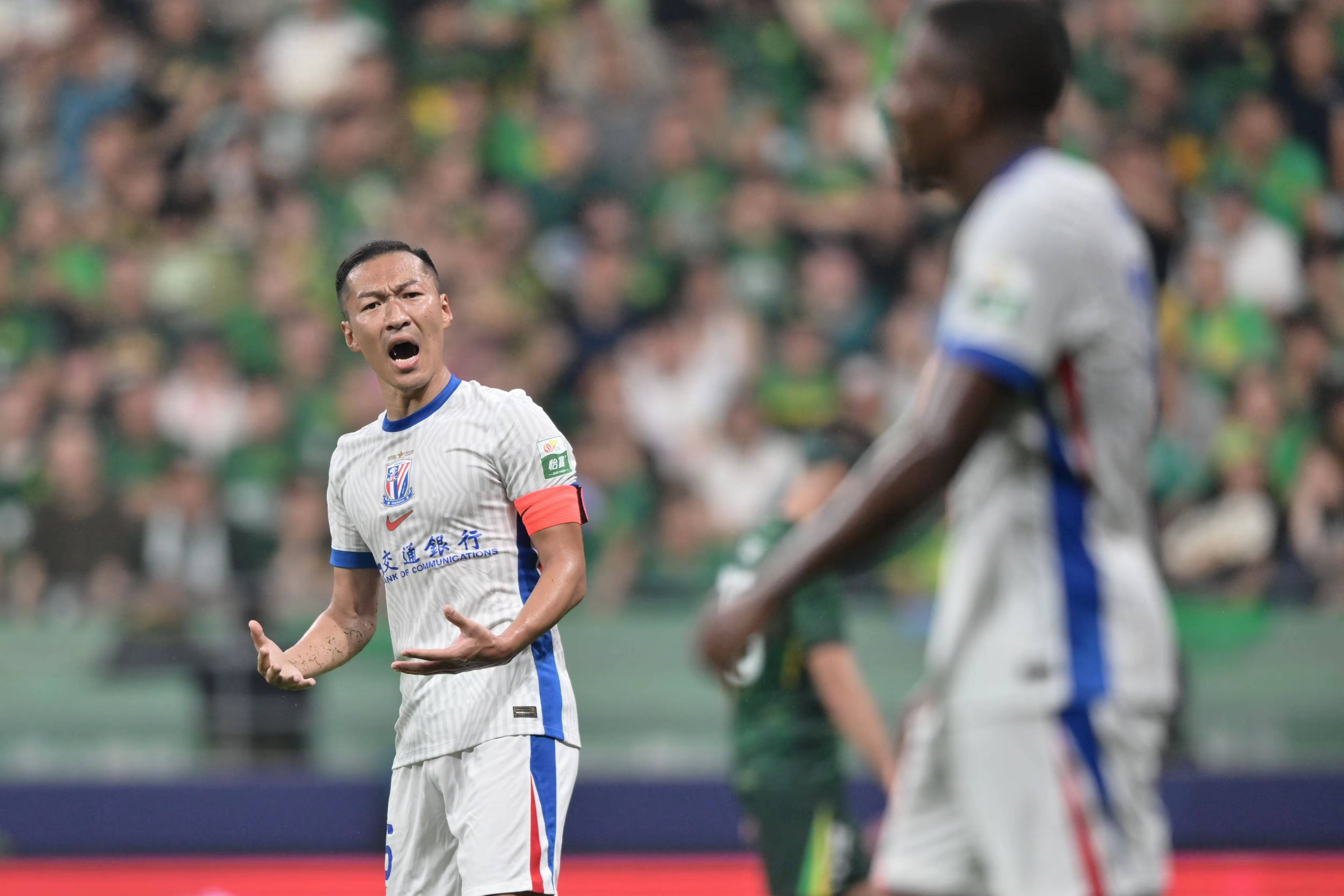 包含阿苏埃留在上海与申花备战米内罗也返回康桥基地的词条