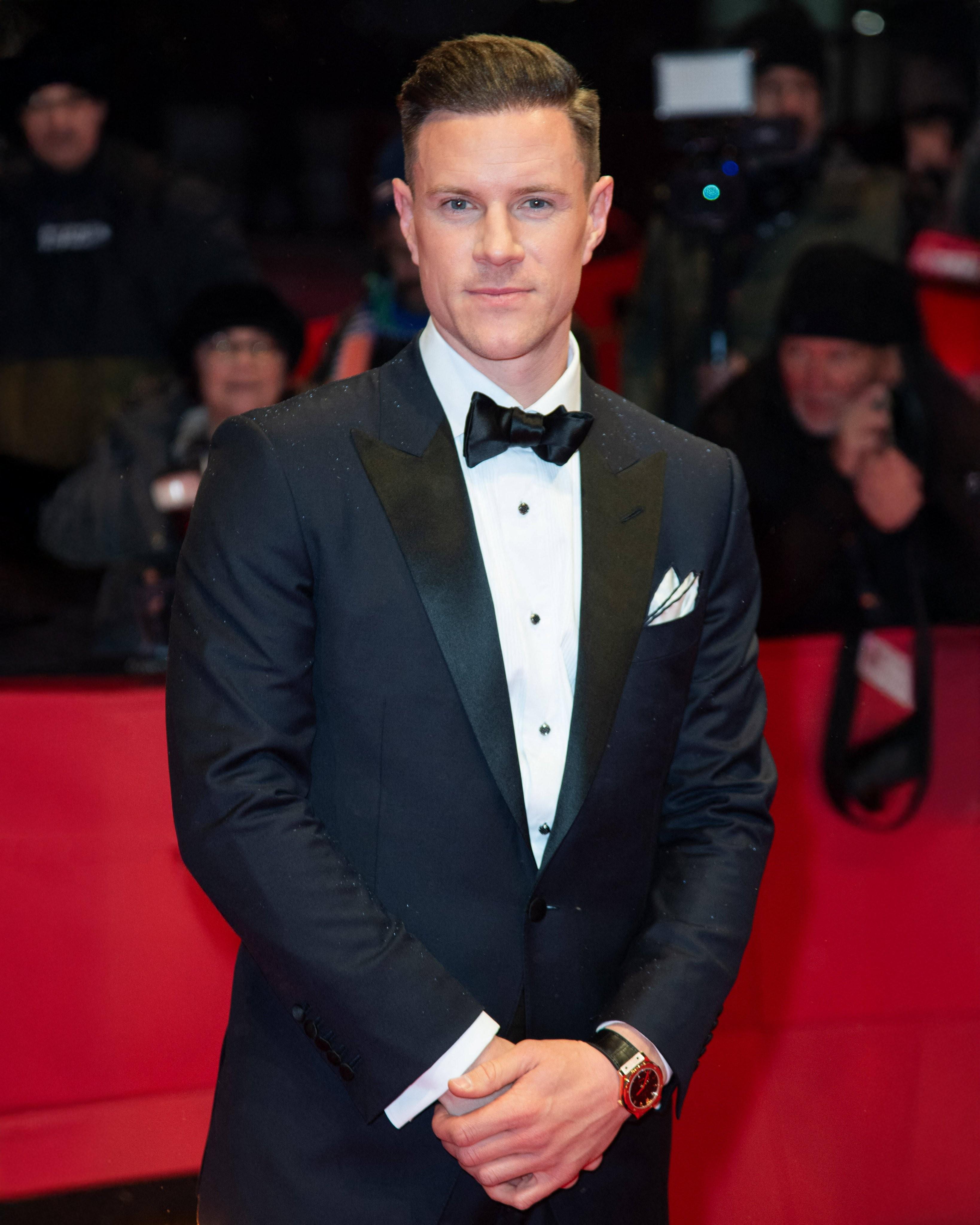 巴萨内部提议剥夺特尔施特根队长职位俱乐部地位收到质疑的简单介绍