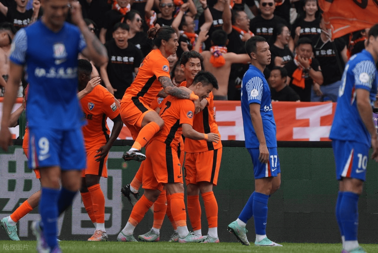 包含申花首次在浦东足球场击败海港终结不胜尴尬纪录的词条 包含申花首次在浦东足球场击败海港终结不胜尴尬纪录的词条