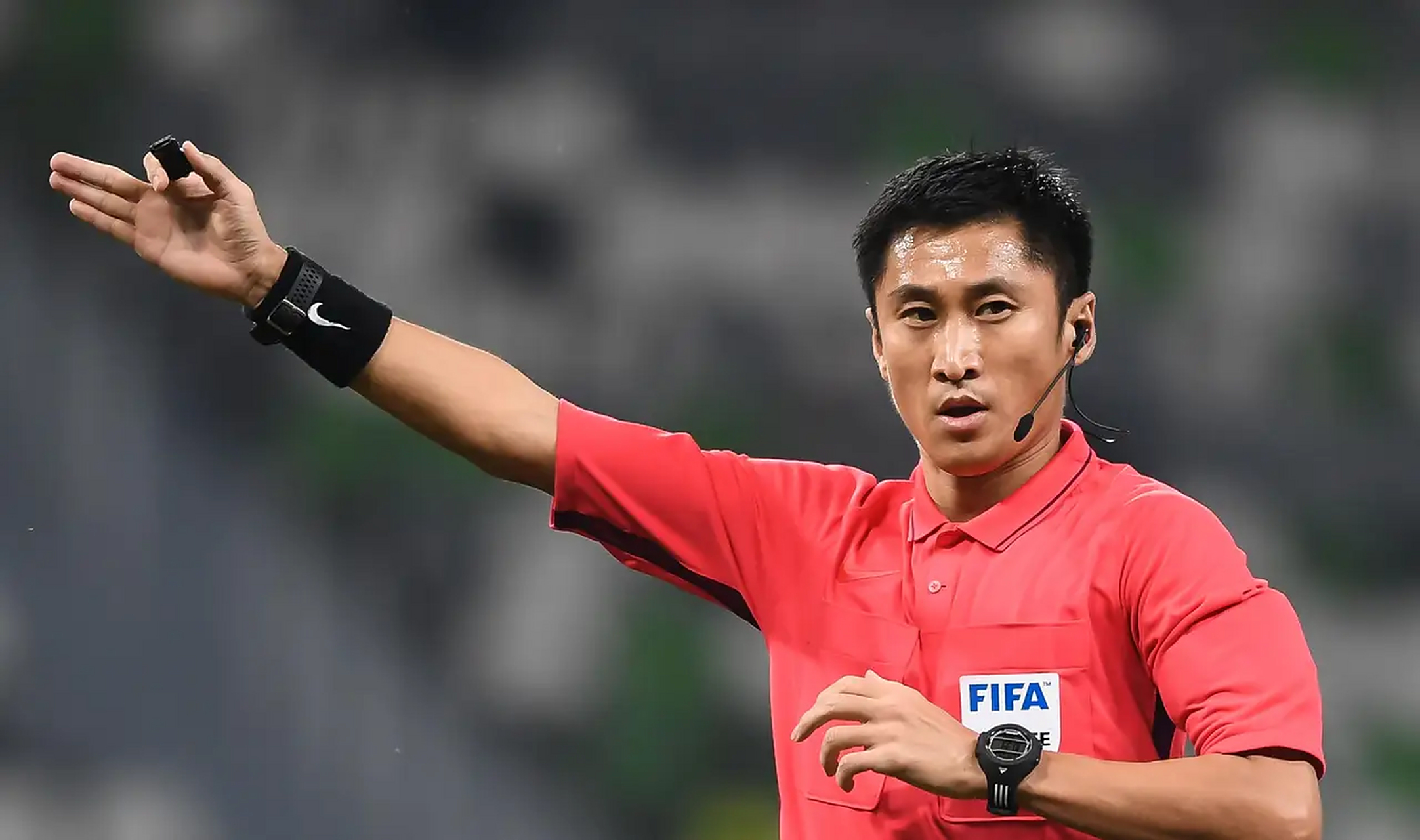 中国裁判亮相世俱杯马宁担任第四官员 中国裁判亮相世俱杯马宁担任第四官员