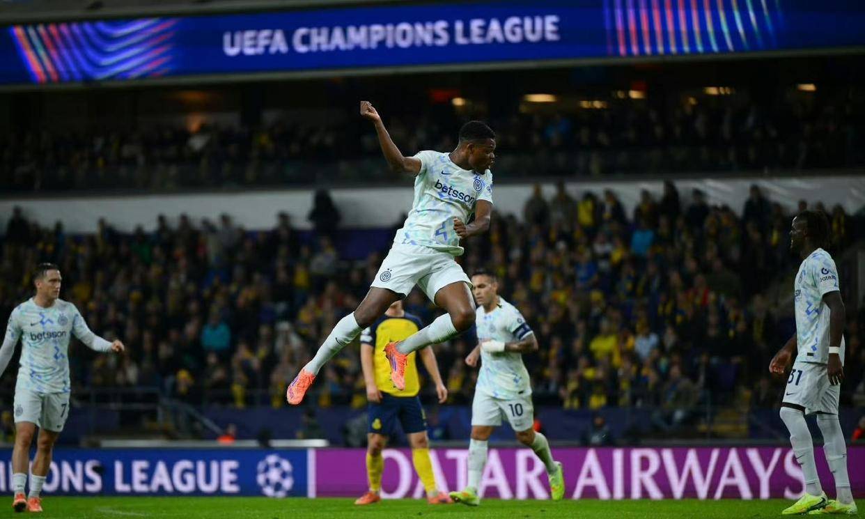 包含巴萨对邓弗里斯的态度认真而邓弗里斯对国米而言是核心球员的词条 包含巴萨对邓弗里斯的态度认真而邓弗里斯对国米而言是核心球员的词条