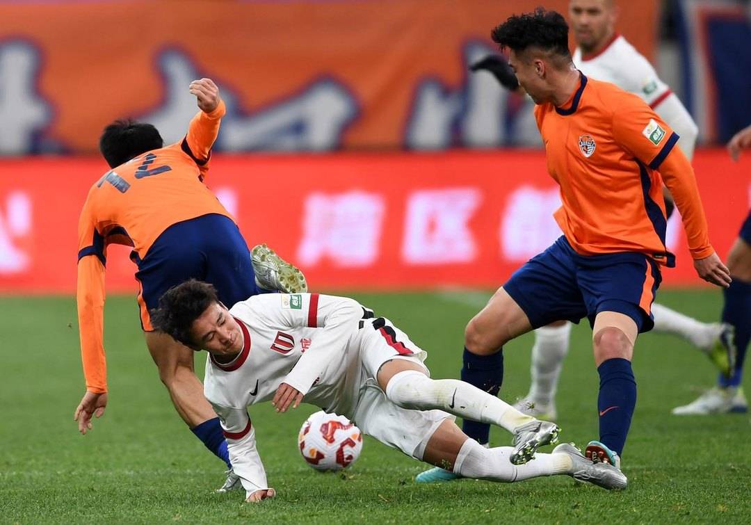 关于足协杯成都蓉城2-1力克青岛海牛晋级四强韦世豪梅开二度建功的信息 关于足协杯成都蓉城2-1力克青岛海牛晋级四强韦世豪梅开二度建功的信息