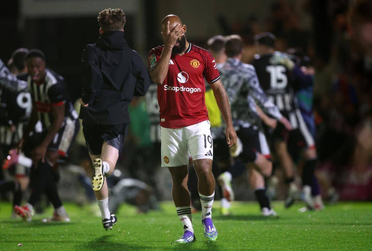 格里姆斯比使用不合规球员被罚在对阵曼联的比赛中未及时注册的简单介绍