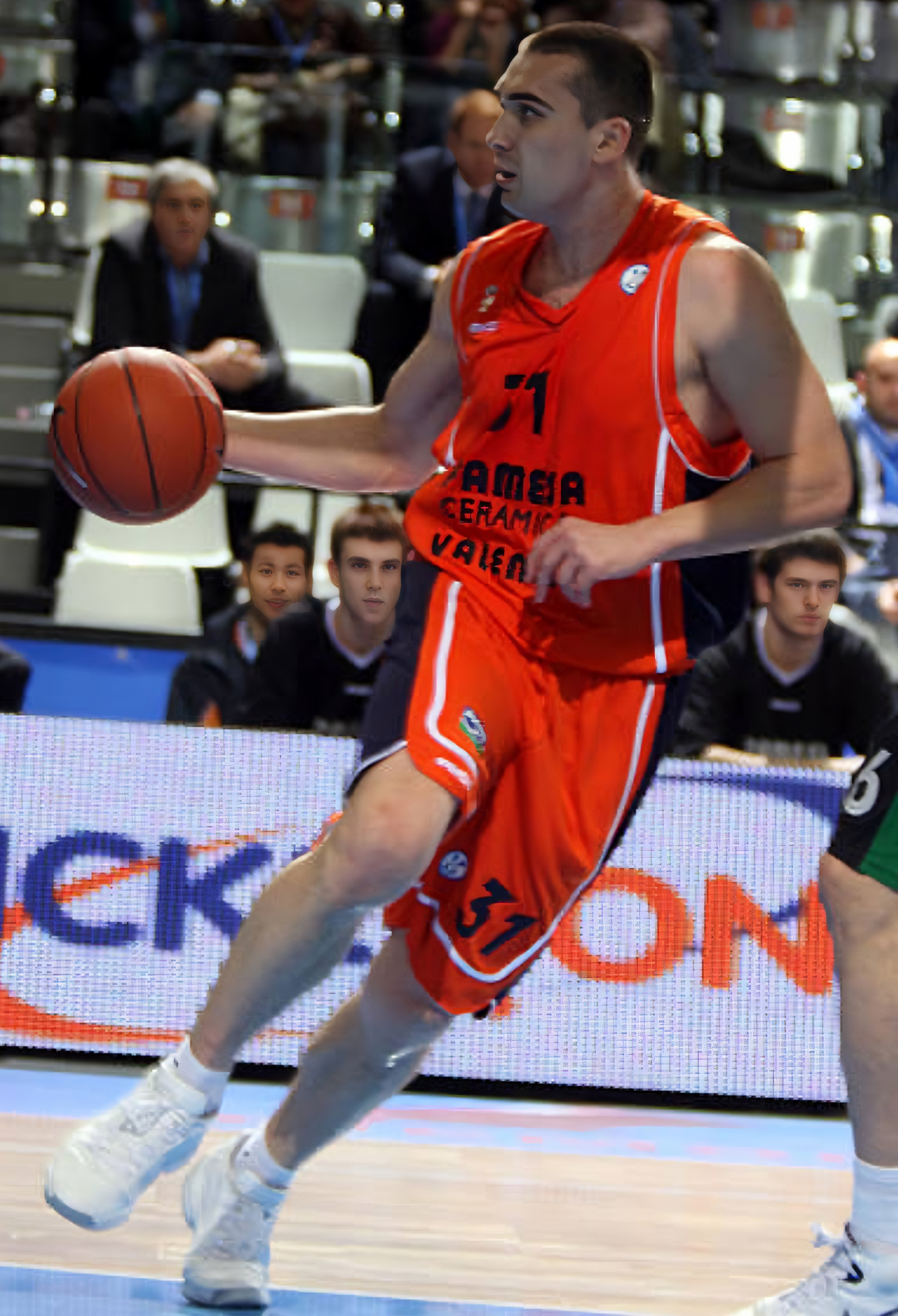 阿瑙托维奇加盟贝尔格莱德红星拒绝美职联和沙特报价的简单介绍