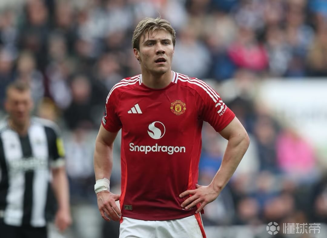 关于曝霍伊伦将接受那不勒斯体检那不勒斯与曼联达成租借协议的信息 关于曝霍伊伦将接受那不勒斯体检那不勒斯与曼联达成租借协议的信息