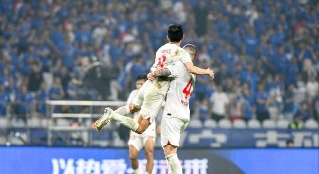 申花攻击火力大幅提升申花正朝着冠军目标稳步迈进的简单介绍 申花攻击火力大幅提升申花正朝着冠军目标稳步迈进的简单介绍