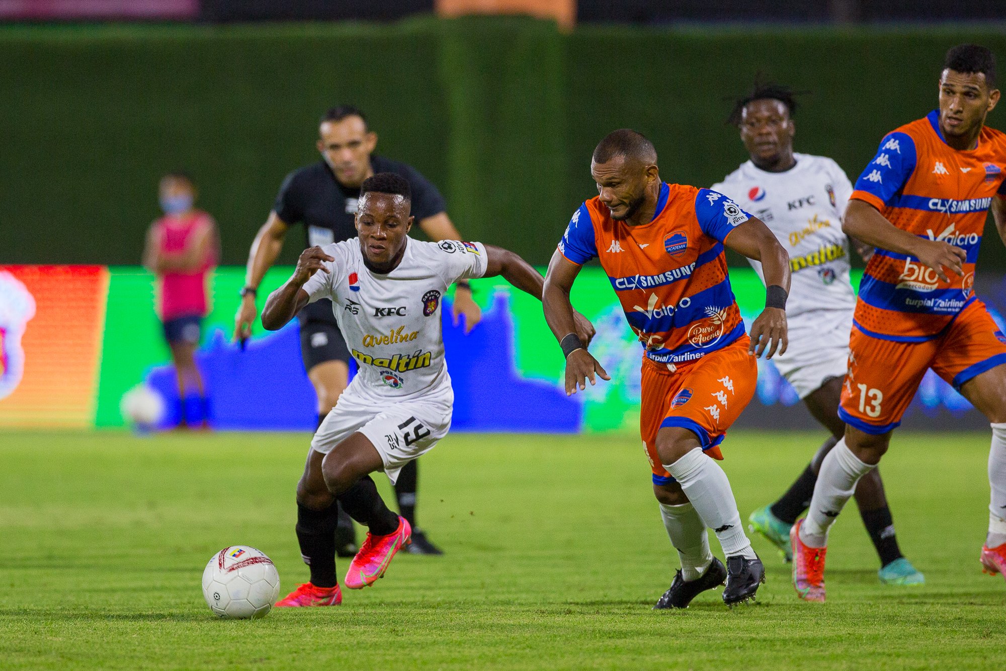 包含西协丙10组：卡斯蒂列哈VS中央竞技的词条