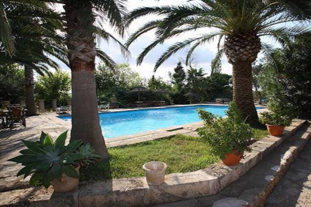 包含西协丙11组：马纳科尔VSCD卡达萨的词条