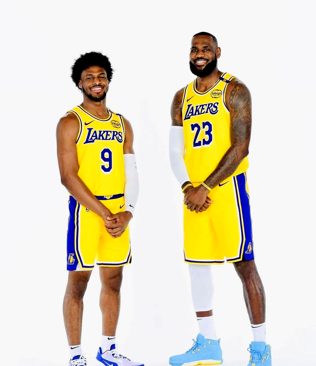 关于安东尼晒照身穿NBA巨星詹姆斯球衣球员今夏或离开曼联的信息