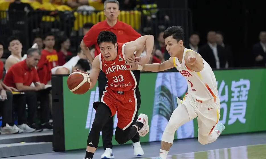 关于中国男篮31分大胜印度取2连胜全队合计6人得分上双的信息