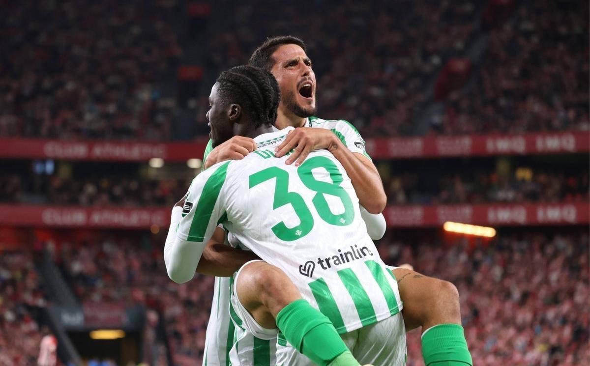 包含西甲积分榜最新排名：皇马领先巴萨5分领跑马竞暂列第四的词条