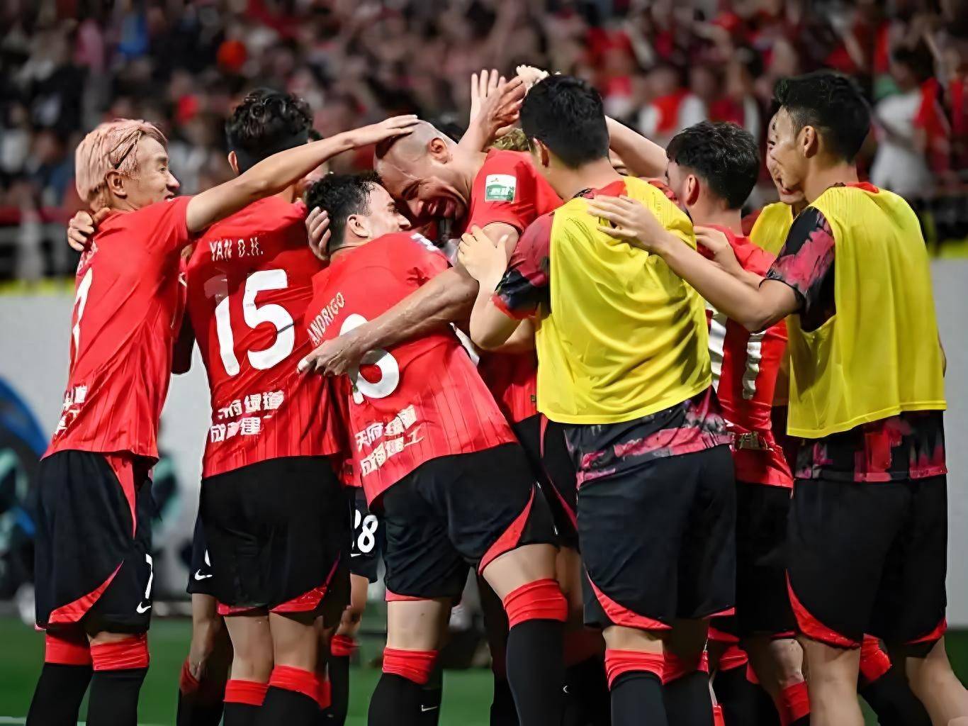 关于媒体人:韦世豪第二黄因忽视对方安全球员未适应新规则的信息 关于媒体人:韦世豪第二黄因忽视对方安全球员未适应新规则的信息