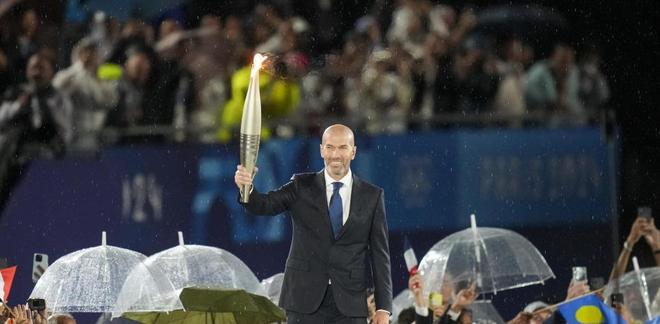 世界杯后齐达内有望接手法国队在德尚退休后回归教练席的简单介绍 世界杯后齐达内有望接手法国队在德尚退休后回归教练席的简单介绍