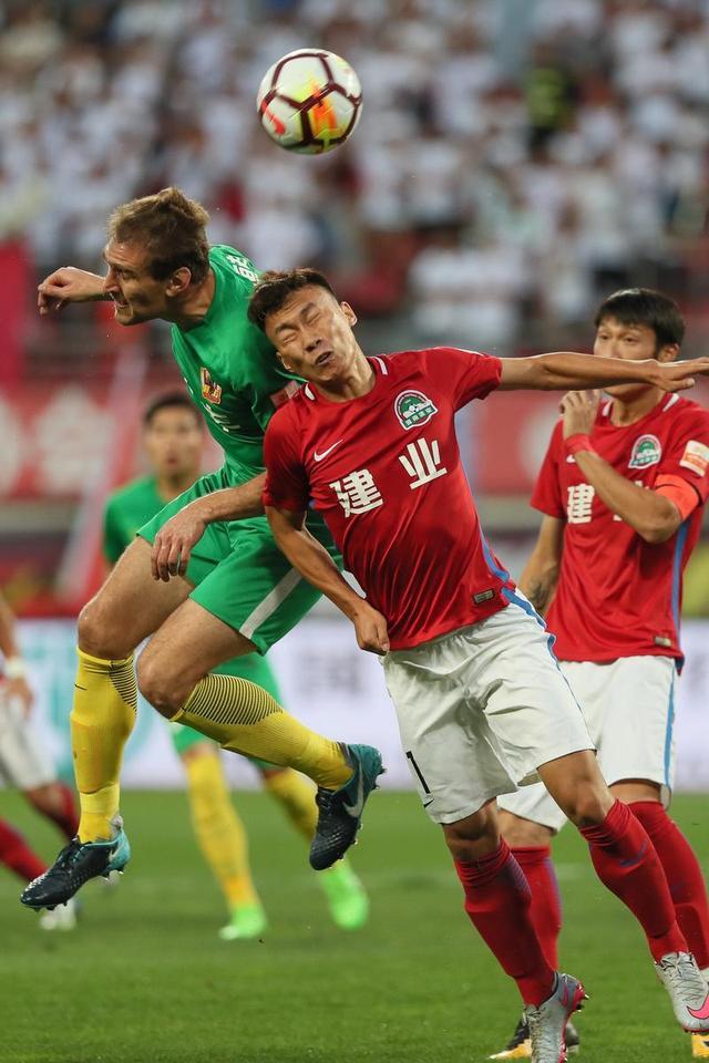 包含中超成都蓉城1-2河南队钟义浩破门何超世界波建功的词条