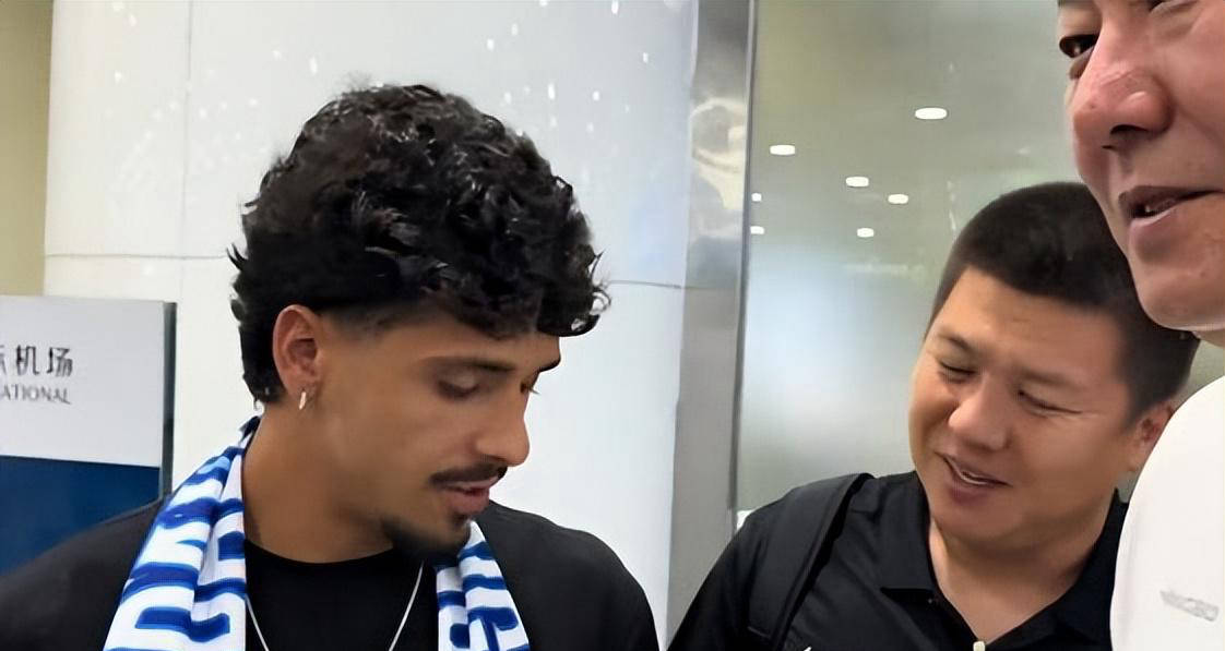 大连英博新援佩尼亚社媒晒照球员刚完成签约的简单介绍 大连英博新援佩尼亚社媒晒照球员刚完成签约的简单介绍