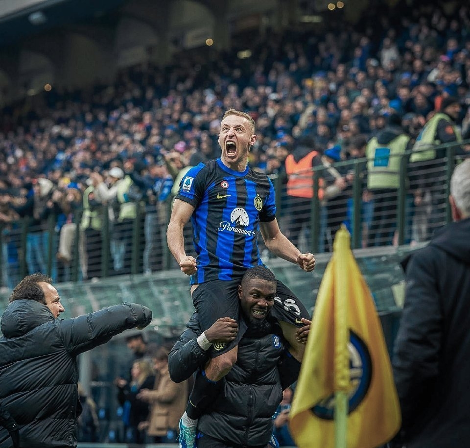 包含ESPN：卡瓦尼伤愈恢复训练有望出战末轮小组赛的词条