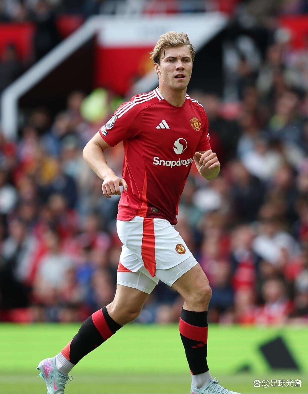 关于米兰加速推进霍伊伦的谈判球员离开曼联的可能性正在增加的信息 关于米兰加速推进霍伊伦的谈判球员离开曼联的可能性正在增加的信息