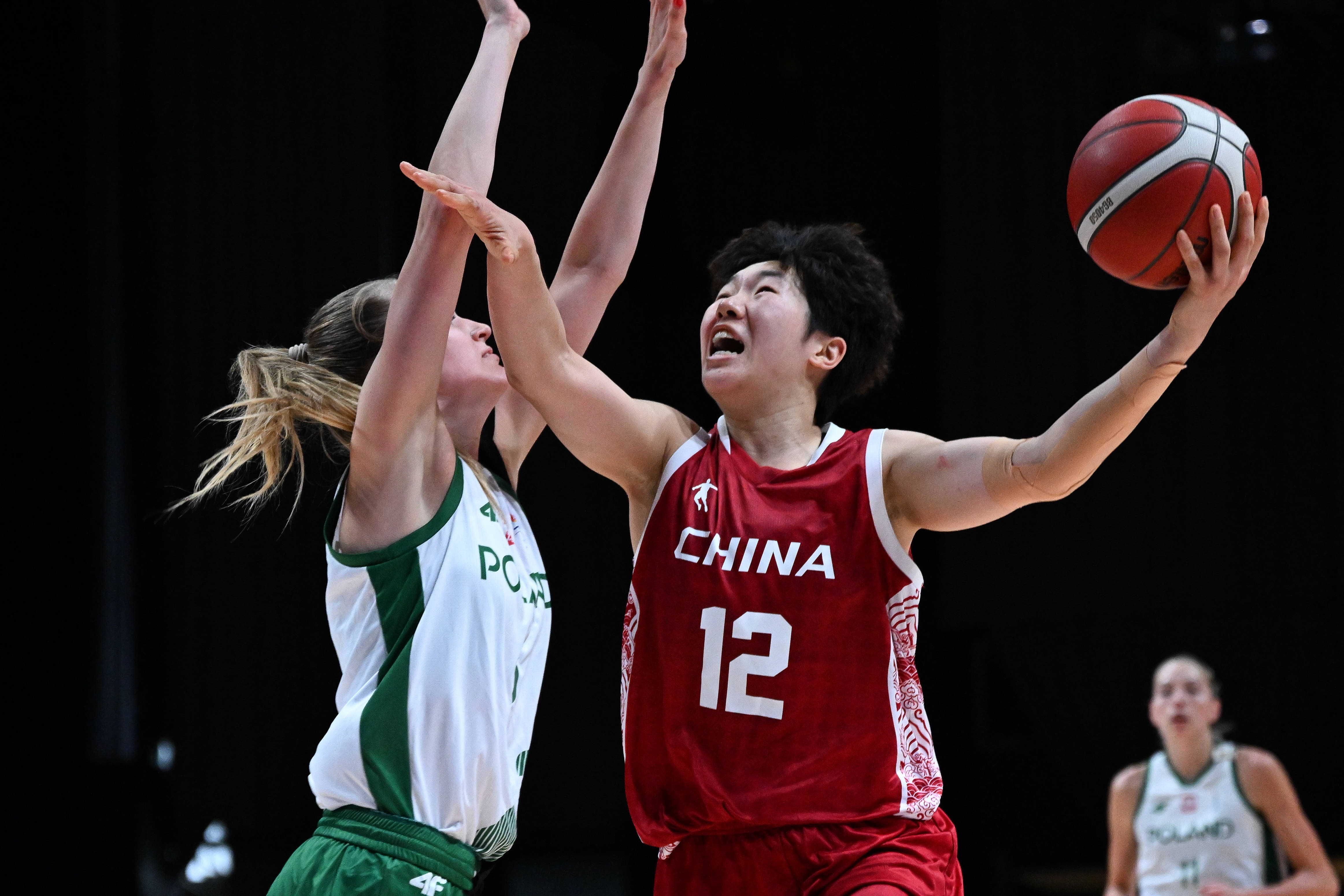 中国女篮大运会夺金以81-69击败美国成功卫冕的简单介绍 中国女篮大运会夺金以81-69击败美国成功卫冕的简单介绍