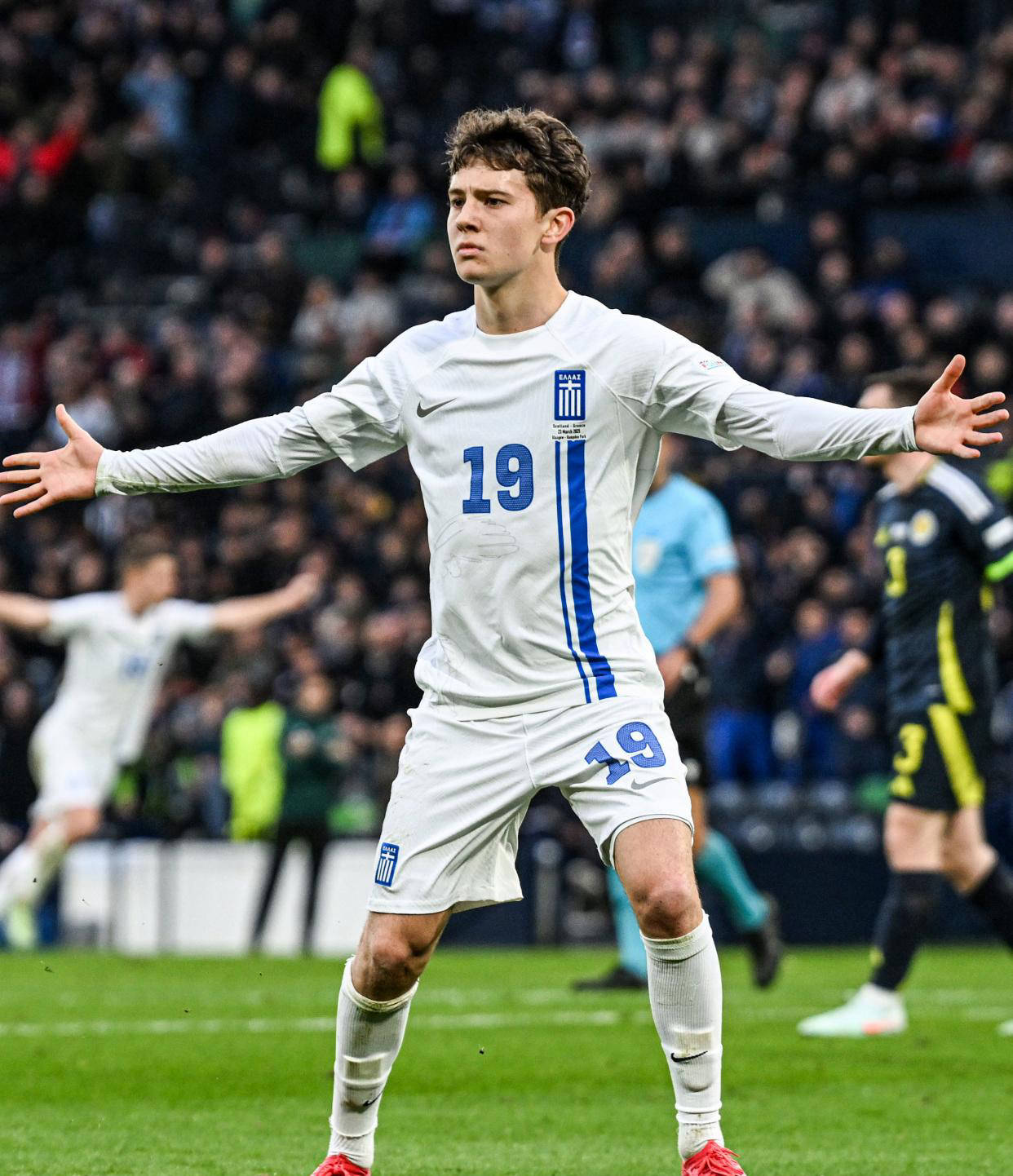 拜仁仍有意多特边锋吉滕斯但球员更希望加盟切尔西的简单介绍