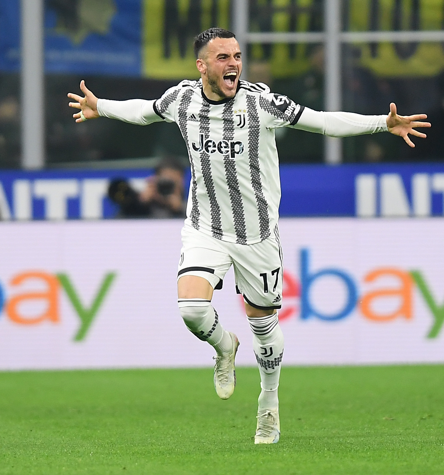 意甲科莫2-0尤文图斯尼科-帕斯传射建功肯普夫破门的简单介绍