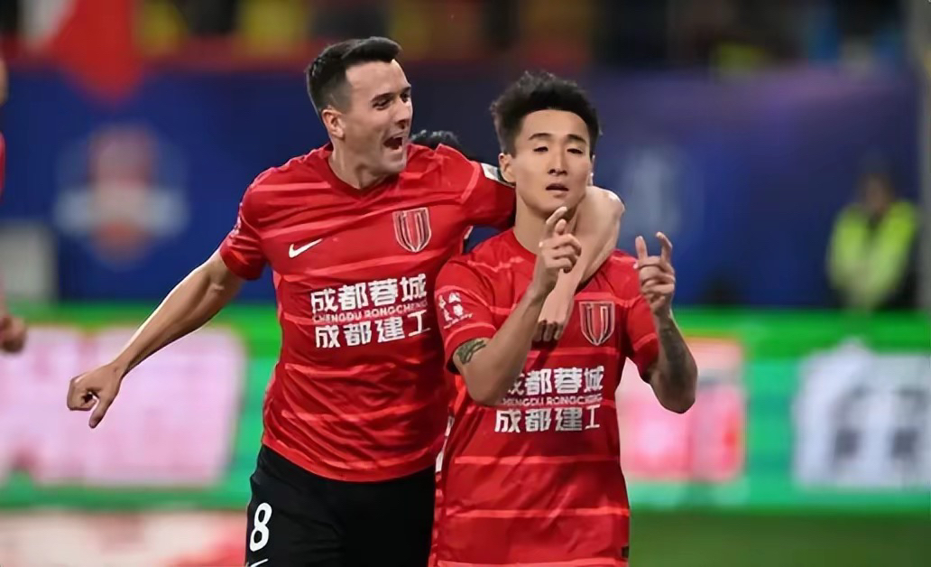 关于中超成都蓉城5-0深圳新鹏城韦世豪严鼎皓罗慕洛分别贡献传射的信息