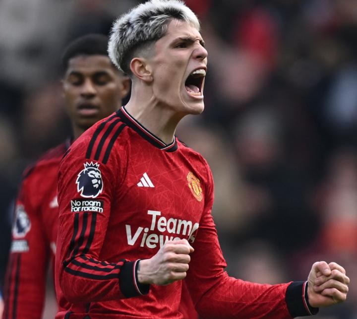 关于勒沃库森考虑签下加纳乔和安东尼填补维尔茨离队空缺的信息