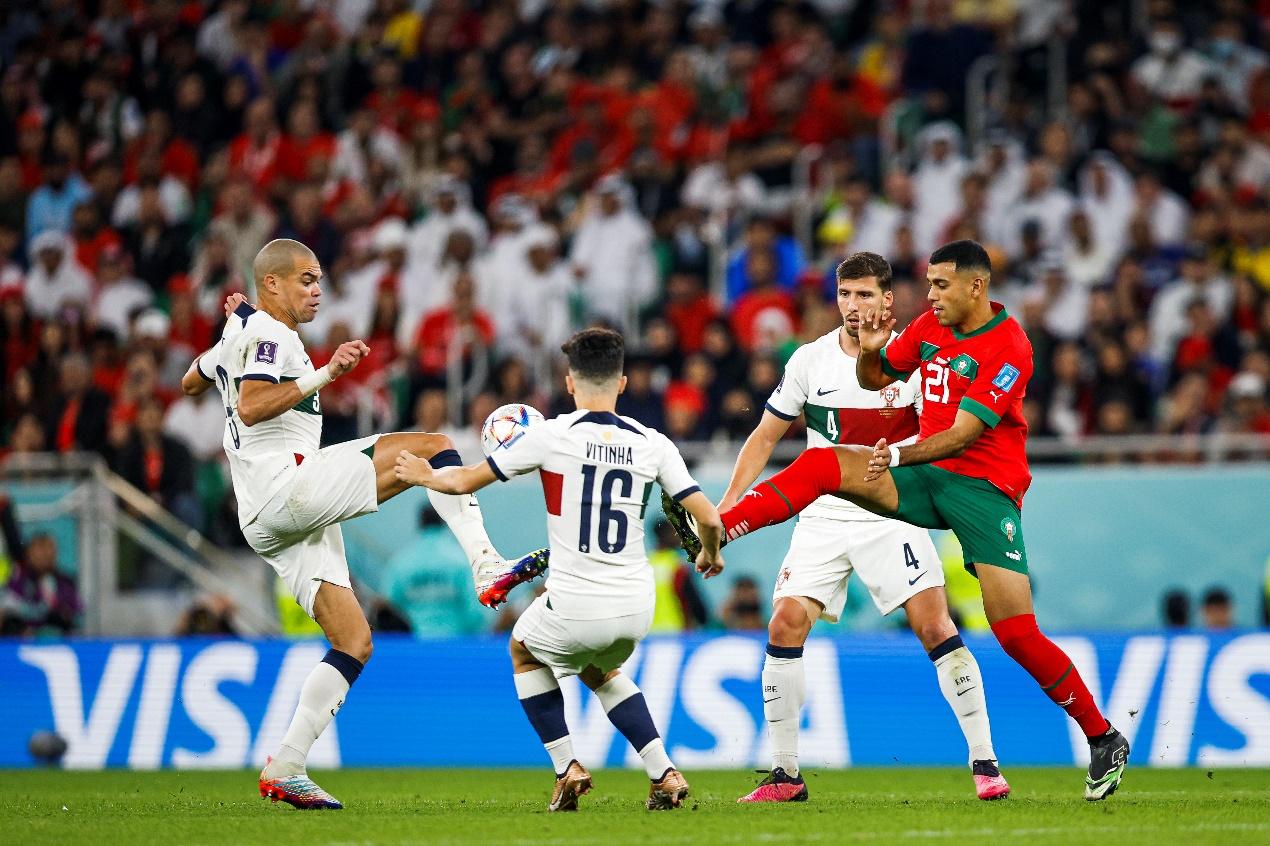 斯洛特退出联赛教练协会颁奖典礼并向晋级服务部门表达致敬的简单介绍  第2张