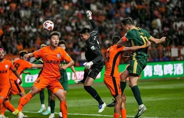 包含中超云南玉昆1-5成都蓉城韦世豪助攻戴帽费利佩梅开二度建功的词条