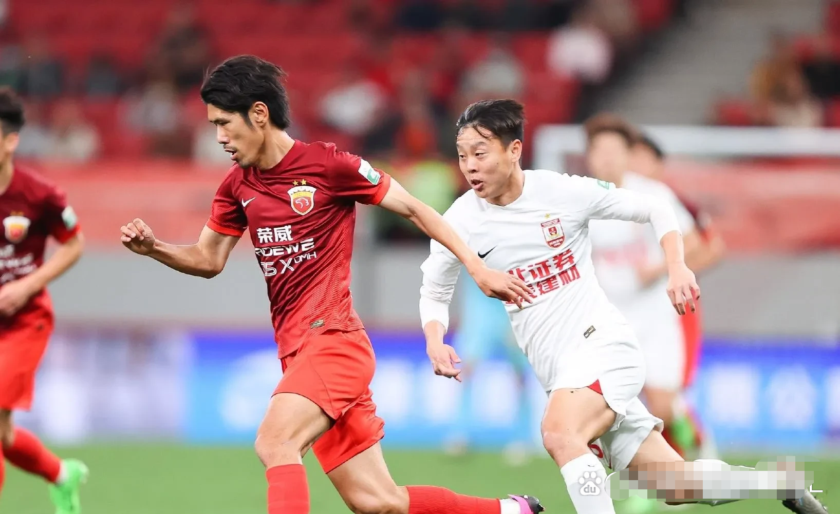 中超浙江队2-2山东泰山克雷桑、卡列洛破门黄政宇建功的简单介绍  第2张