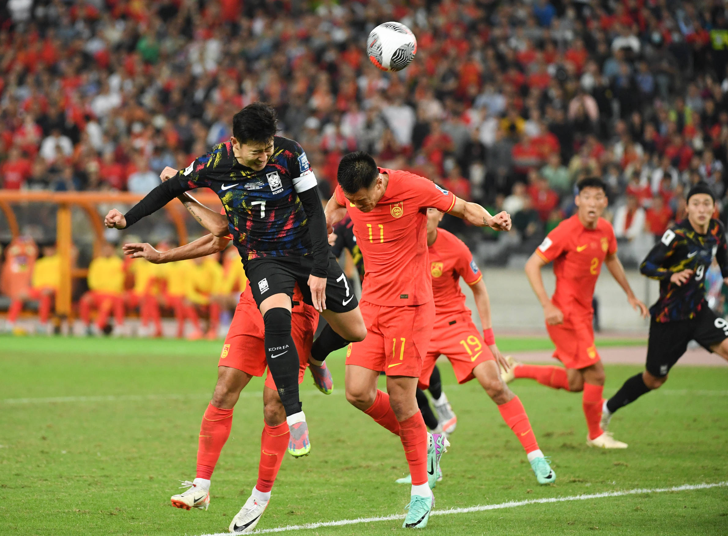 包含亚足联公布18强赛最佳阵候选国足只有一人入选的词条