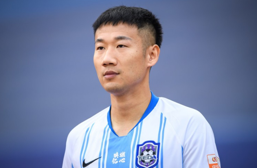 包含前泰达球员荣昊公开致歉因涂黑泰达队徽的词条  第2张